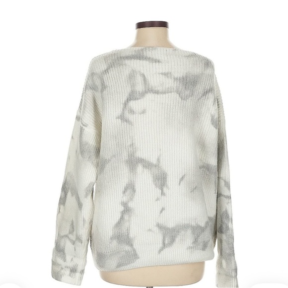 POL V-Neck Sweater in Gray and Cream - Picture 2 of 2